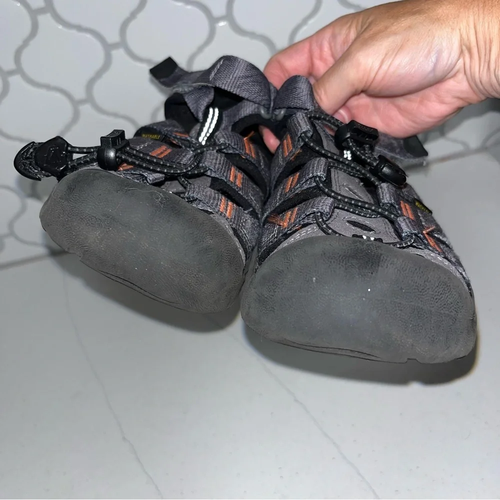 Keen Newport Waterproof Youth Size 2 Sport Sandals Grey-see description